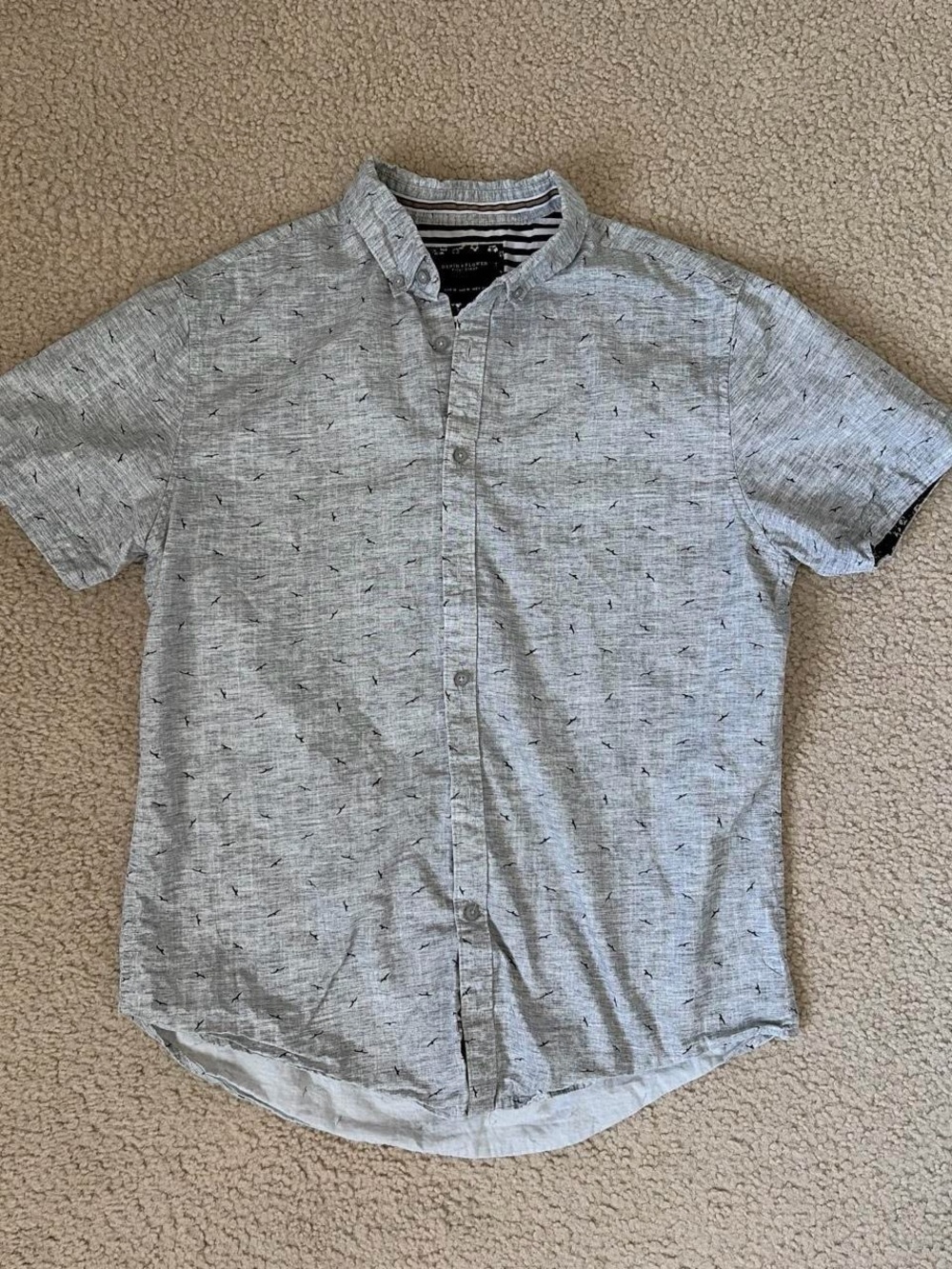 Denim & Flower Light Gray Short-Sleeve Button-Down Shirt